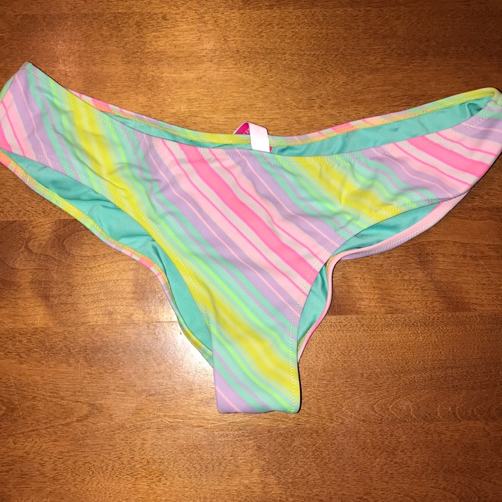 VS cheeky, butt scrunched bikini bottom